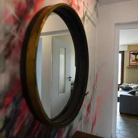 Urban Gallery Grand Geneve Апартаменты *